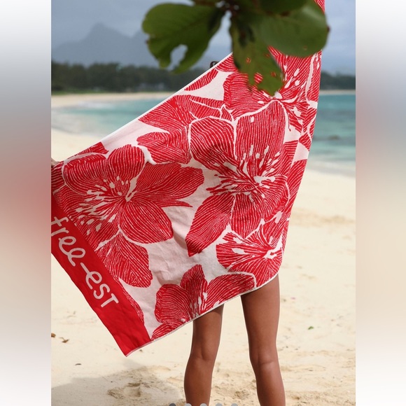 Free People Other - NWT Free People free-est Coastal Wildflower
Beach Towel Red Hibiscus Hawaii